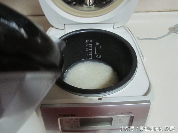 蒸饭米和水比例是多少_煮大锅粥去卖的怎么煮_煮粥水和米的比例