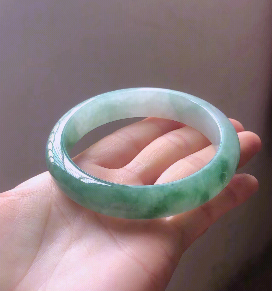带玉镯佘太翠的好处_玉镯保养的好处_带玉镯的好处