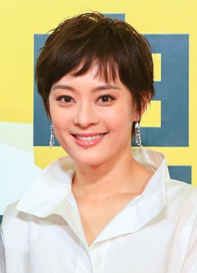 主持人短发发型图片_一岁女宝宝发型短发发型图片_女生发型图片短发发型2016年