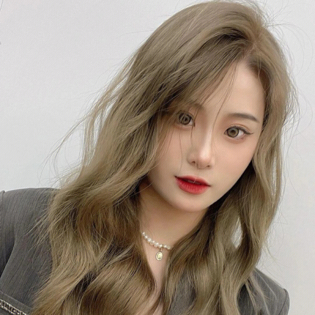 流行发型2020最新款女图片_流行发型图片今年新款_今年流行的发型图片