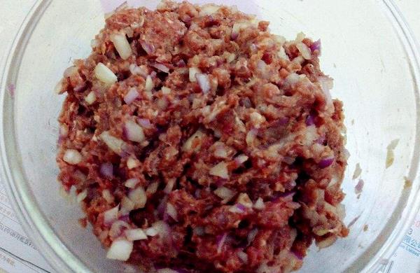 馅牛肉好吃饺子蔬菜配菜有哪些_馅牛肉好吃饺子蔬菜配什么菜_牛肉饺子馅配什么蔬菜好吃