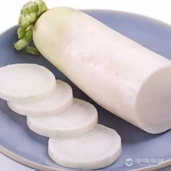 老化肌肤的特征_怎样抗肌肤老化和美肌 皮肤美白保养小窍门_老化皮肤日常护肤应选择
