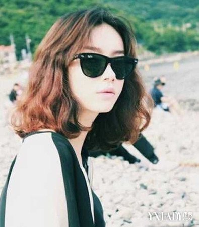 卷发圆脸发型适合什么发型_适合圆脸的卷发发型_卷发圆脸